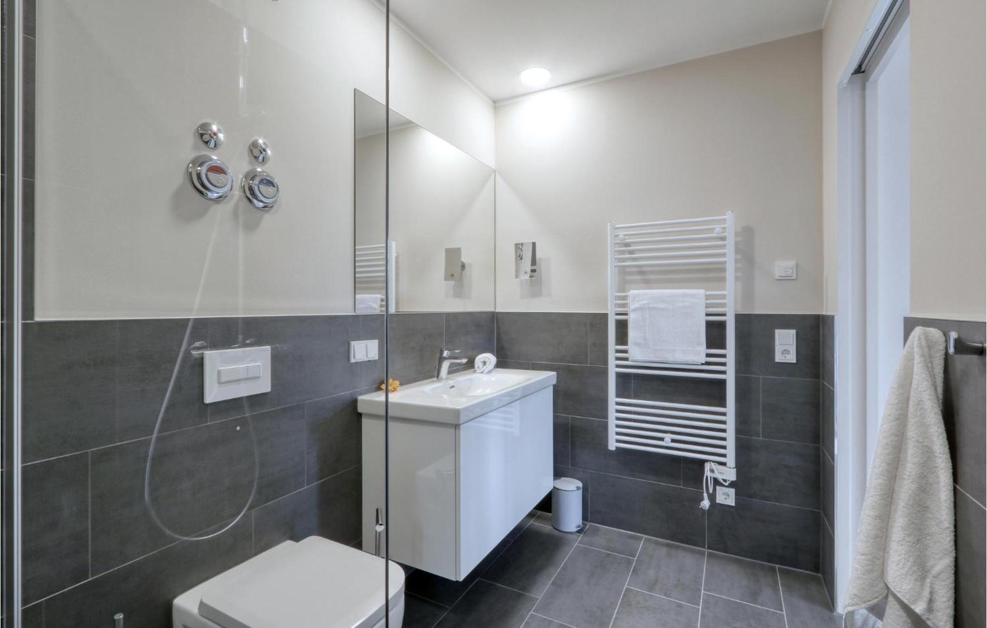Amazing apartment in Ostseebad Boltenhagen with 1 Bedrooms, Sauna&WiFi Buitenkant foto
