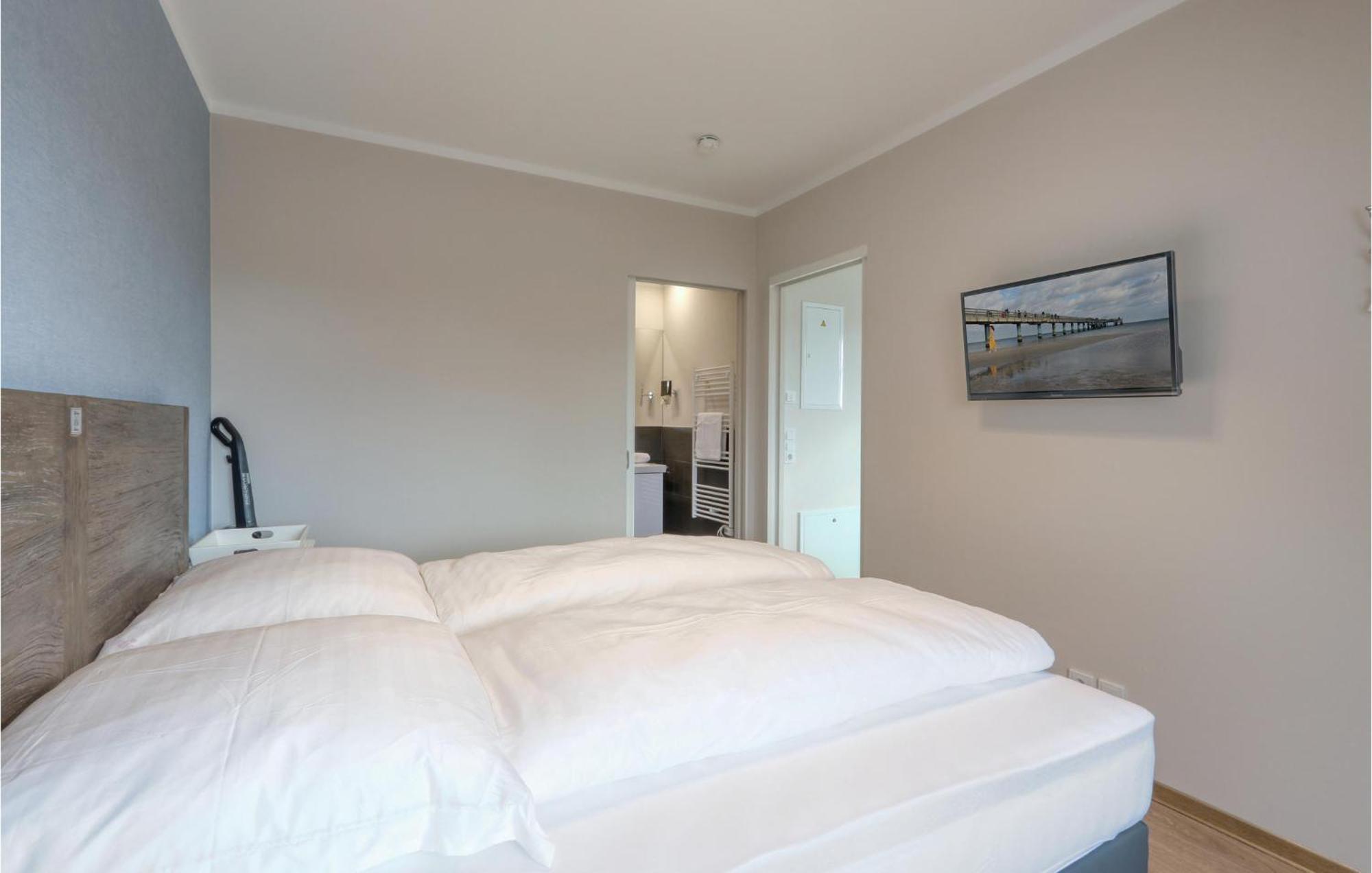 Amazing apartment in Ostseebad Boltenhagen with 1 Bedrooms, Sauna&WiFi Buitenkant foto